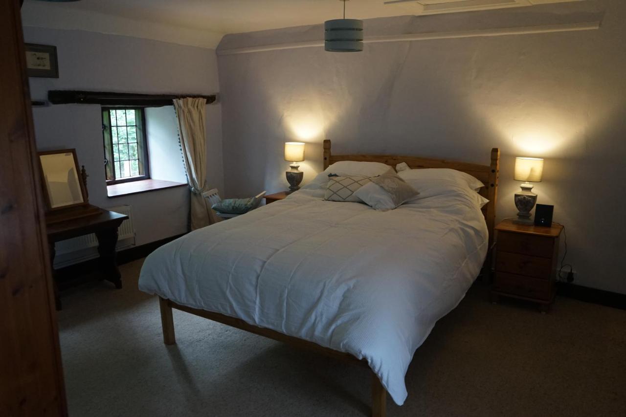Character 2 Double Bedroom Cottage In Шафтсбъри Екстериор снимка