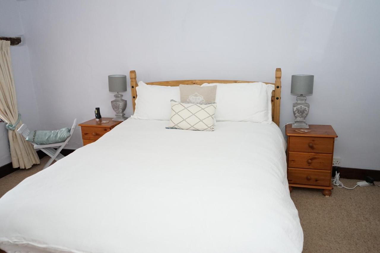 Character 2 Double Bedroom Cottage In Шафтсбъри Екстериор снимка