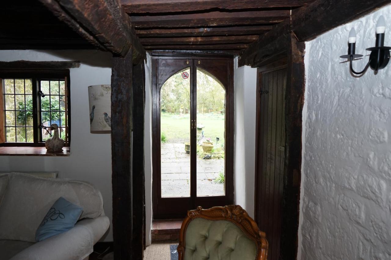Character 2 Double Bedroom Cottage In Шафтсбъри Екстериор снимка