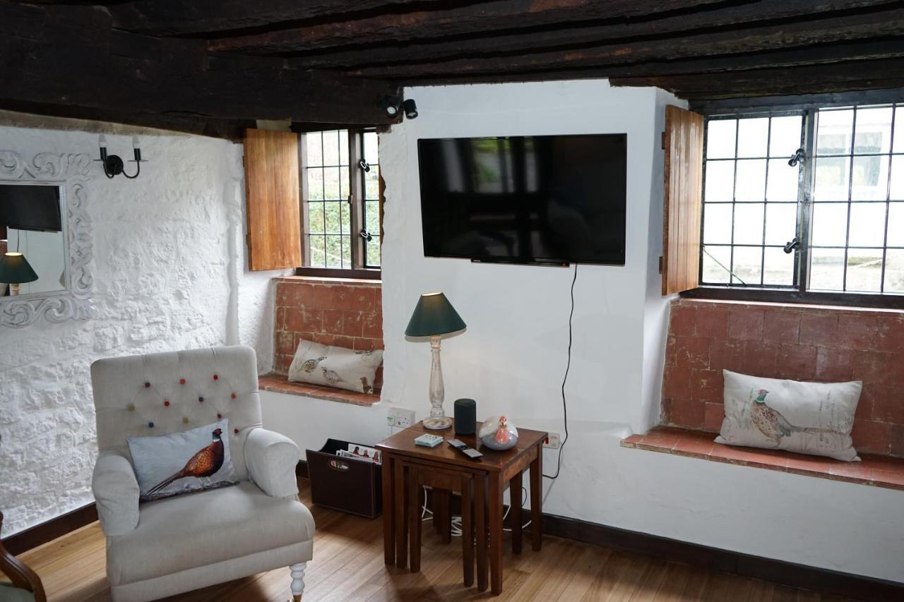 Character 2 Double Bedroom Cottage In Шафтсбъри Екстериор снимка