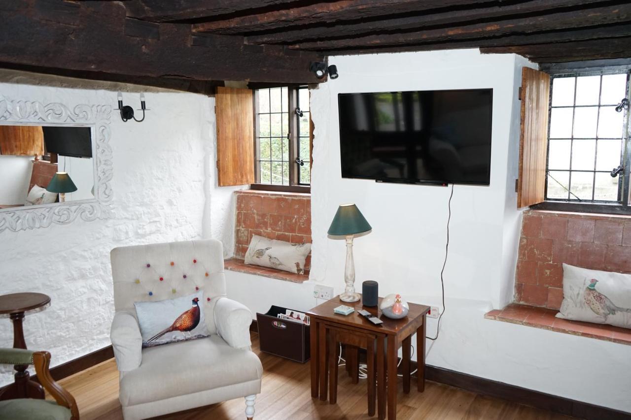 Character 2 Double Bedroom Cottage In Шафтсбъри Екстериор снимка