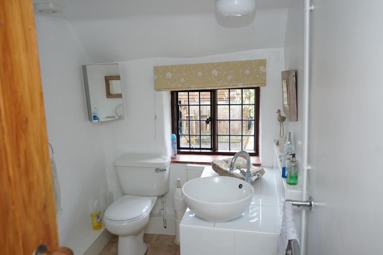 Character 2 Double Bedroom Cottage In Шафтсбъри Екстериор снимка